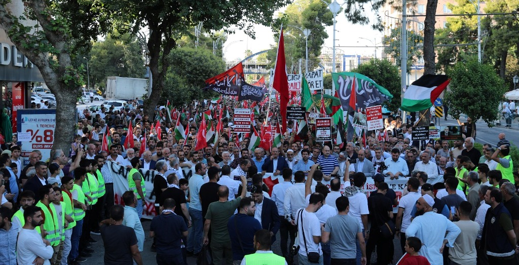 Şanlıurfa Büyükşehir Belediye Başkanı Mehmet Kasım Gülpınar,  İsrail saldırılarını kınadı