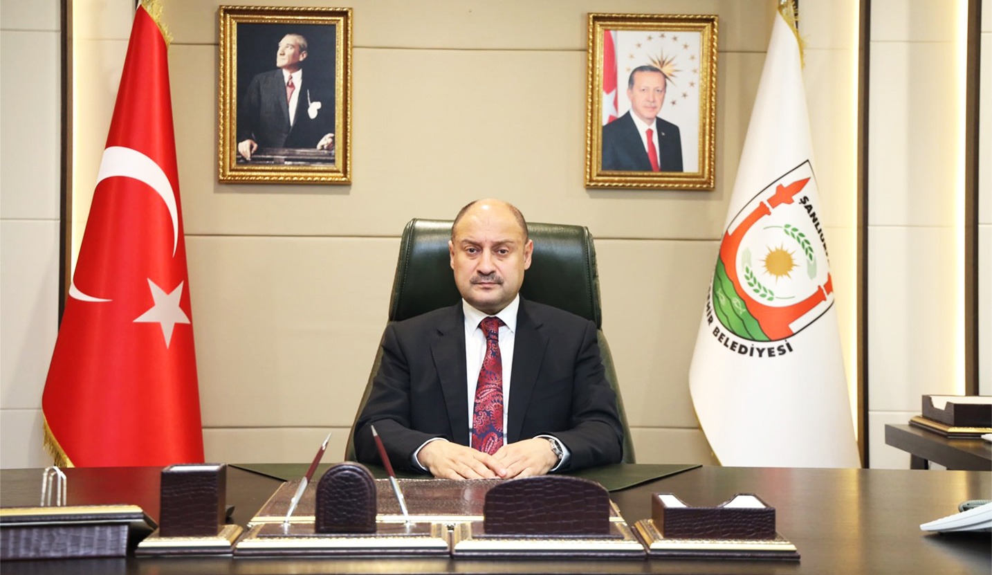 Şanlıurfa Büyükşehir Belediye Başkanı Mehmet Kasım Gülpınar’dan Bayram mesajı;  “Herkesin refah içinde olduğu mutlu bayramlarda buluşmak dileğiyle”